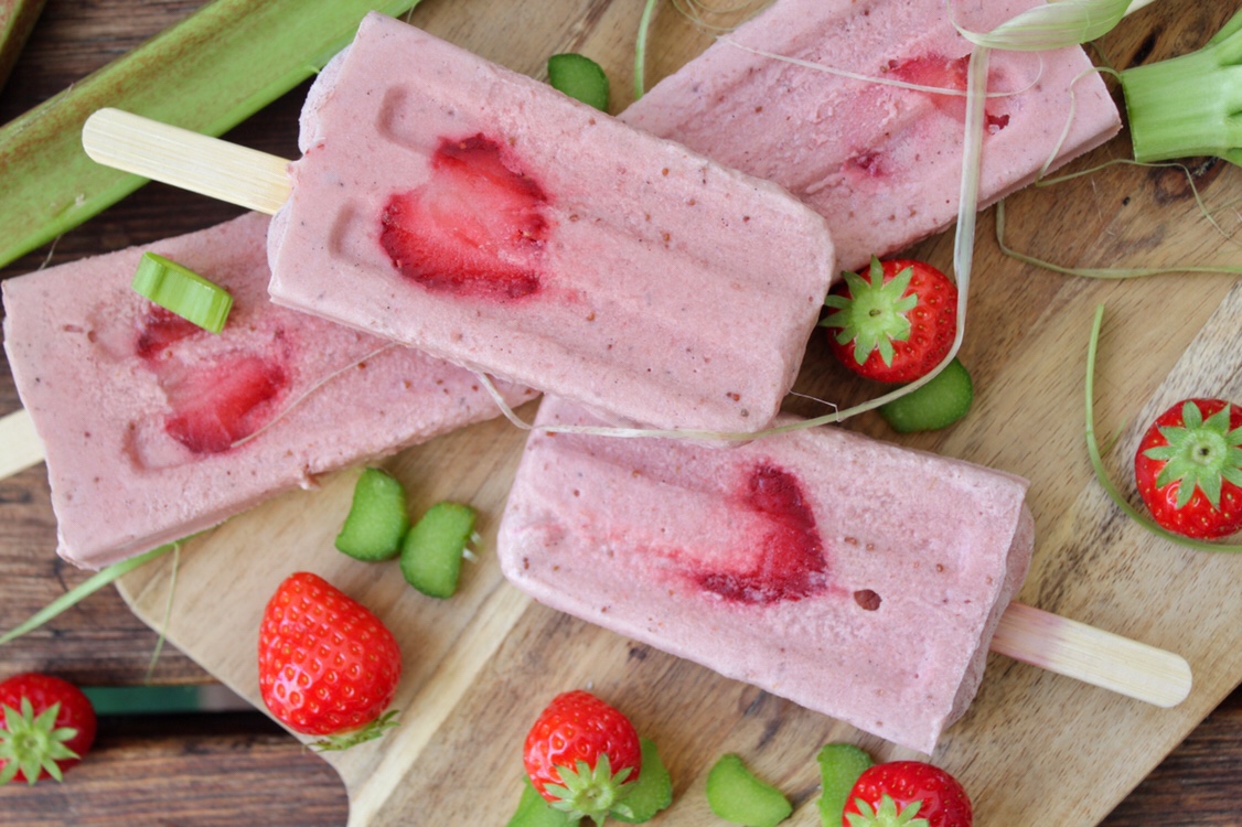 rabarber-och-jordgubbs-glass