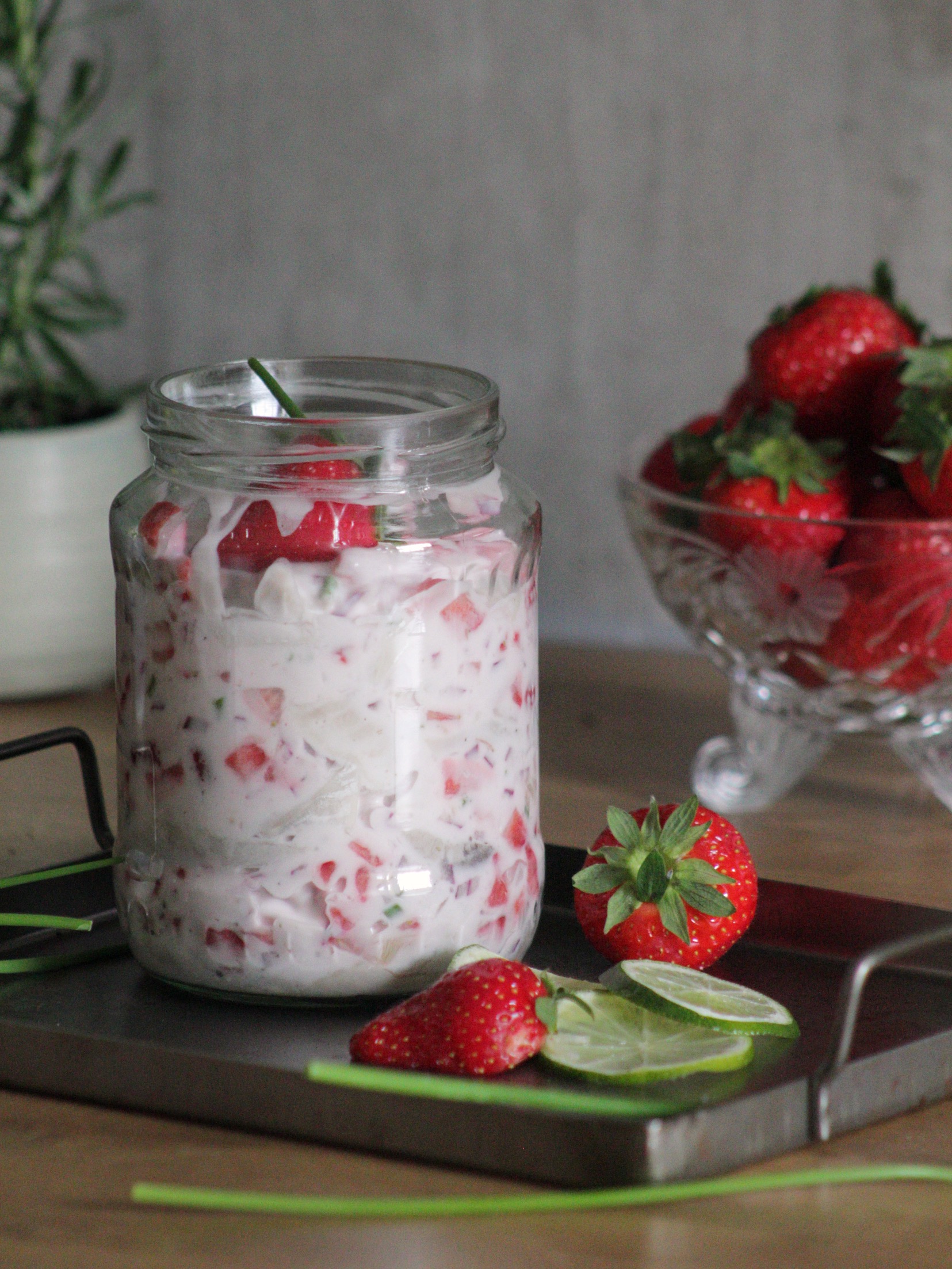jordgubbs-sill-med-lime- och-kokos-yoghurt